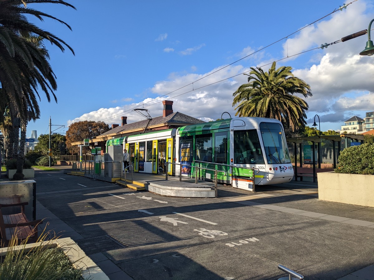 109 Tram leaves from Station Pier