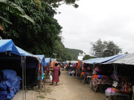 Market along the road to the dock - click to enlarge